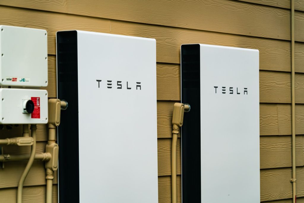 Two-Tesla-Powerwalls-On-The-Wall